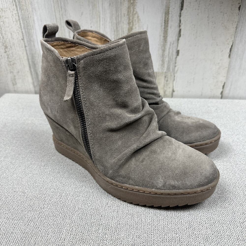Sofft Grayish Beige Suede Wedge Boots Women Size 7 Neutral Side Zip Aqua Sofft